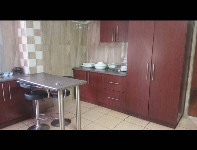 8 BEDROOM HOUSE FOR SALE IN VANES ESTATE